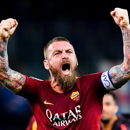 Official: De Rossi is José Mourinho’s successor as the head coach of Roma.