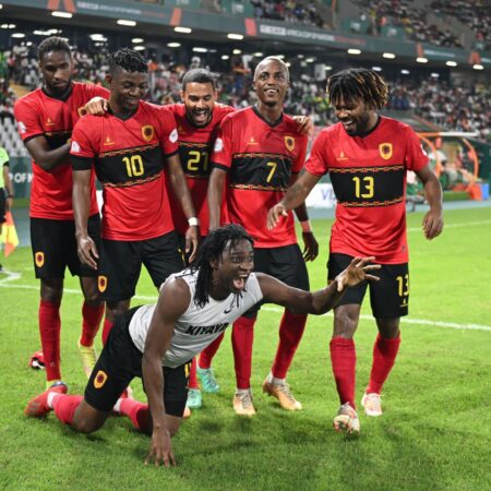 English: Angolans confident in the national team’s qualification for the quarterfinals.